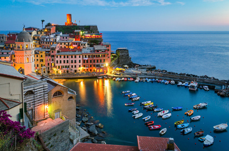 Vernazza，在黄昏时分的五渔村 意大利里维埃拉，利古里亚