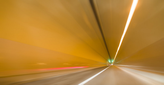 快速发展的汽车隧道图片