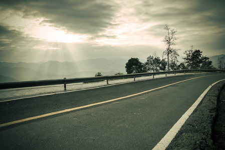 蜿蜒的道路背景