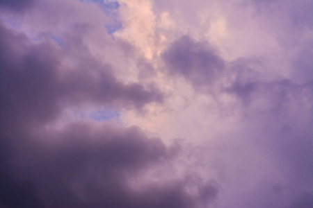 与云的夕阳暴风雨的天空