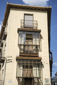在圣伊尔德丰索，西班牙古典建筑
