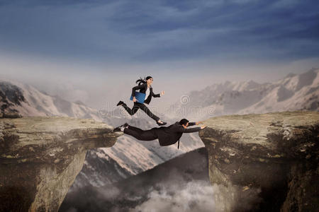 业务团队携手共渡难关照片