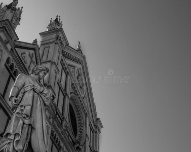 圣克罗斯大教堂前但丁阿尔吉耶里雕像