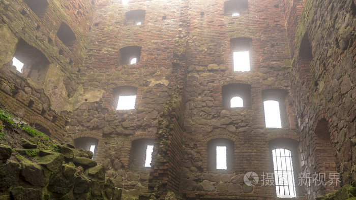 毁了雾与 windows 中的中世纪城堡塔