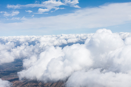 如诗如画 cloudscape 在明亮的天空