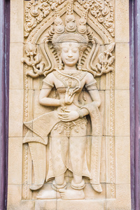 仙女的柬埔寨艺术墙上雕刻雕像