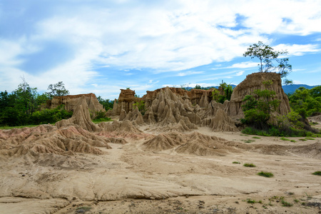 古代的 Din Na 揭竿而起，南，泰国在土壤腐蚀