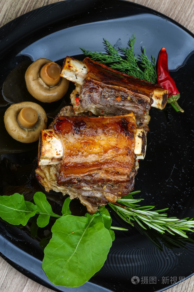 烤的牛肉排骨