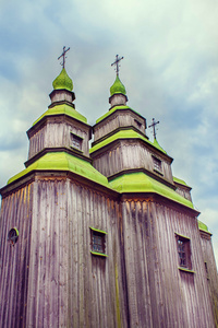 绿色木圆屋顶的东正教 Churchg