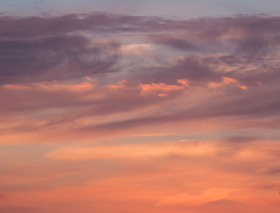 美丽明亮的夕阳的天空