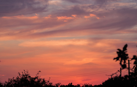 美丽明亮的夕阳的天空