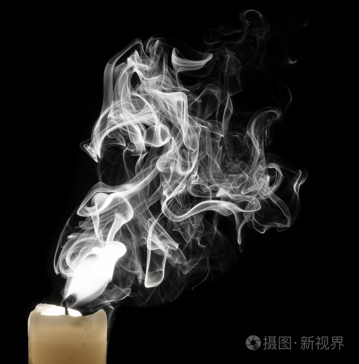 烟雾从蜡烛