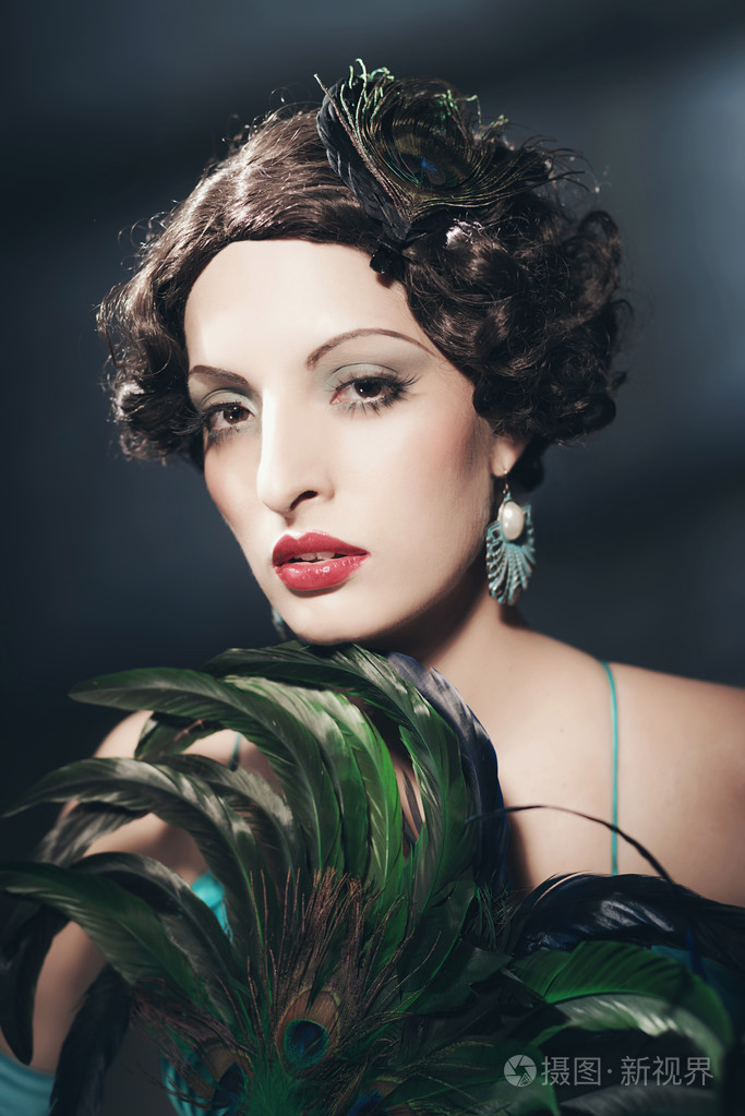 复古20世纪20年代的魅力女孩