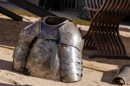 中世纪骑士的盔甲