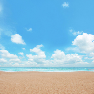 沙滩和夏天的蓝天背景