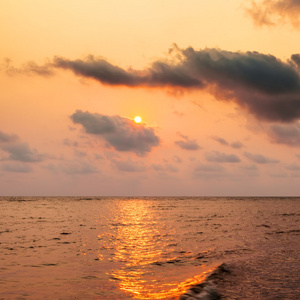 海上日落