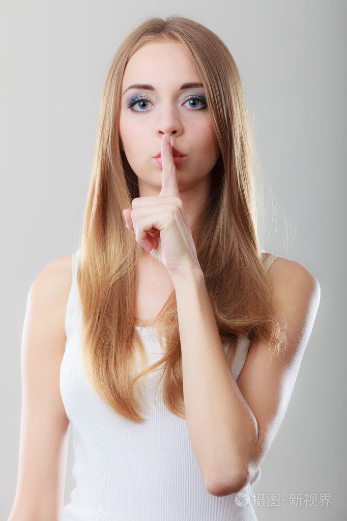 要求保持沉默的女人