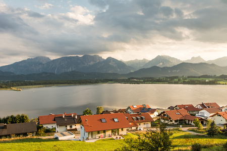 霍本村在巴伐利亚的阿尔卑斯山