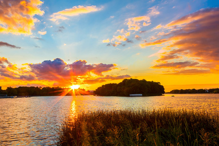 令人惊异七彩的晚霞,在河南 bug,khmelnytskyi照片