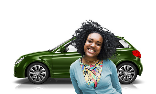 绿色汽车的女人在后面