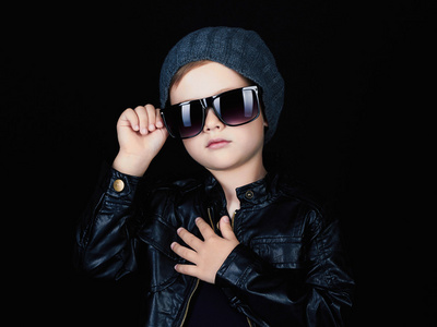 sunglasses.fashionable 儿童帅气的小男孩