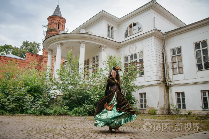 年轻的女孩对斯佳丽 · 奥哈拉的图像