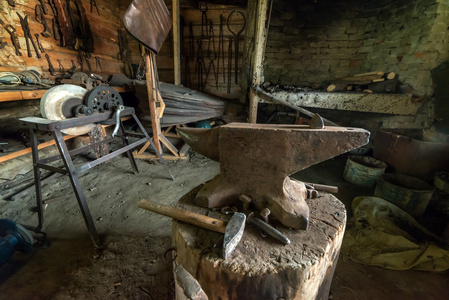 铁匠钳子图片-铁匠钳子素材-铁匠钳子插画-摄图新视界