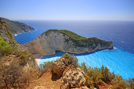 Navagio 海滩 沉船 在日落时扎金索斯岛上。希腊