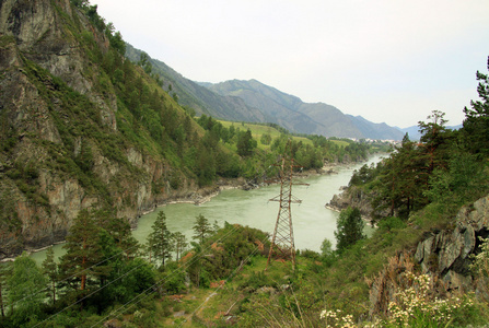 俄罗斯西伯利亚2012 年 6 月 11 日 山河卡吞，阿尔泰山，俄罗斯