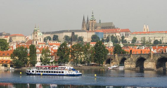 布拉格的路堤和桥