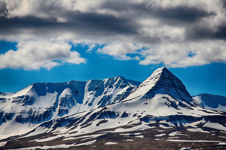 雪，冰岛 山 山 性质 天空 云 旅行 旅游