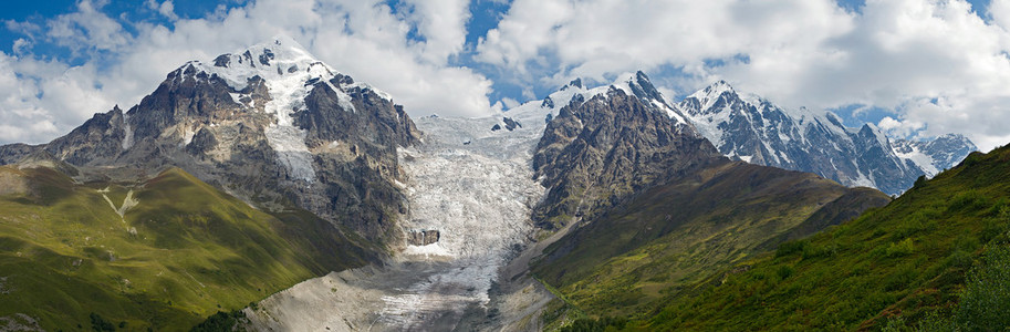 Tetnuld 在高加索山