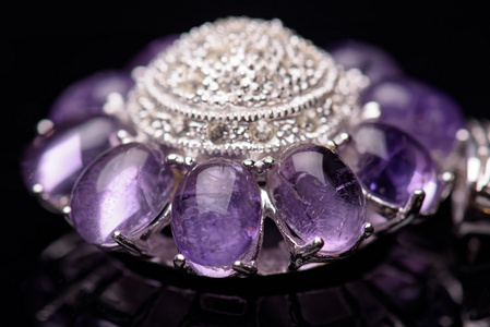 紫水晶胸针宝石