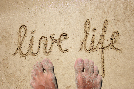 生活写在沙滩上的沙子