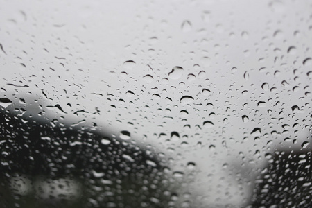 雨落在玻璃背景