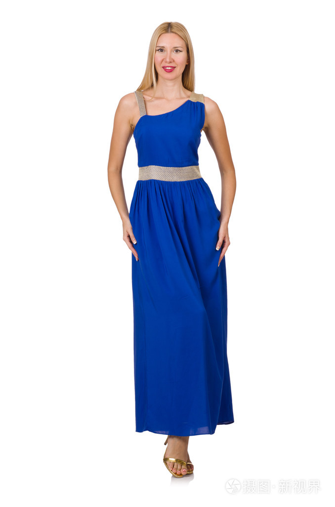 美丽的女人,在长长的蓝色裙子上白色孤立