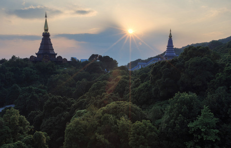 在山顶上，泰国寺庙