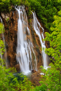 瀑布在十六国家公园