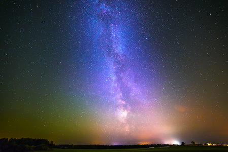 夜晚的天空中的星星