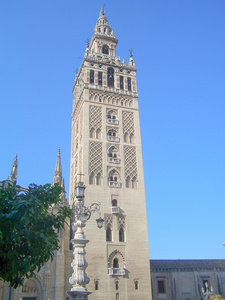 Giralda，钟塔的塞维利亚大教堂，以前一个尖塔