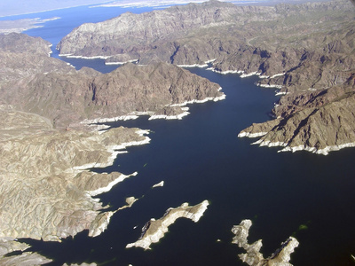 米德湖和山