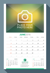 2016 年 6 月。墙体为 2016 年的月历。矢量设计打印模板与照片的地方。周从星期日开始。在页上的 3 个月