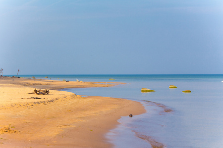 美丽的沙质海岸线景观海海滩天空