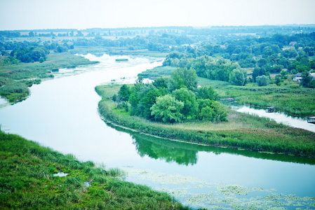 在乌克兰条美丽的河