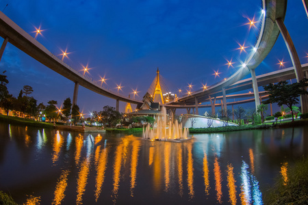 在泰国普密蓬桥