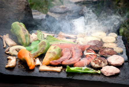 石板烧烤图片
