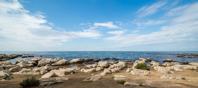 亚得里亚海沿岸阳光明媚的一天