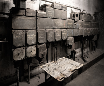 老工业电路断路器图片