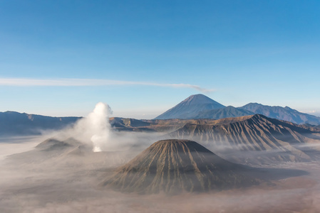 火山溴，Batox 火山，火山 Sameru