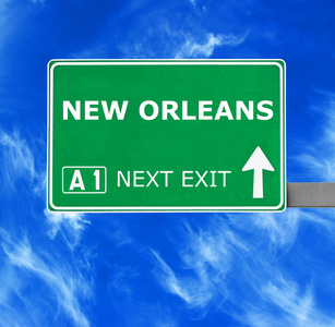 新奥尔良道路标志反对清澈的天空